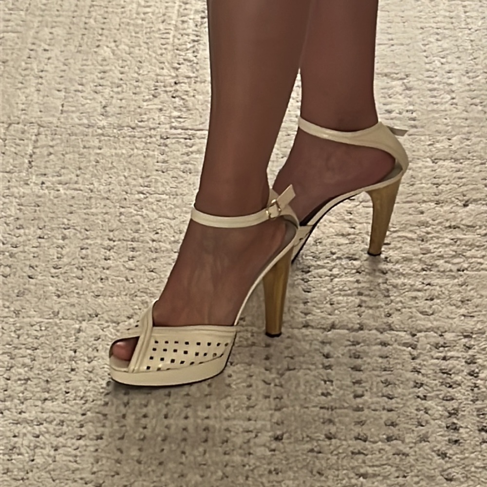 Love these gorgeous shoes! Just cleaning house a bit